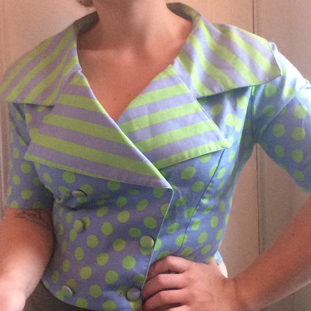 Vintage Pin-Up Crop Top - Fun & Flattering 🎉